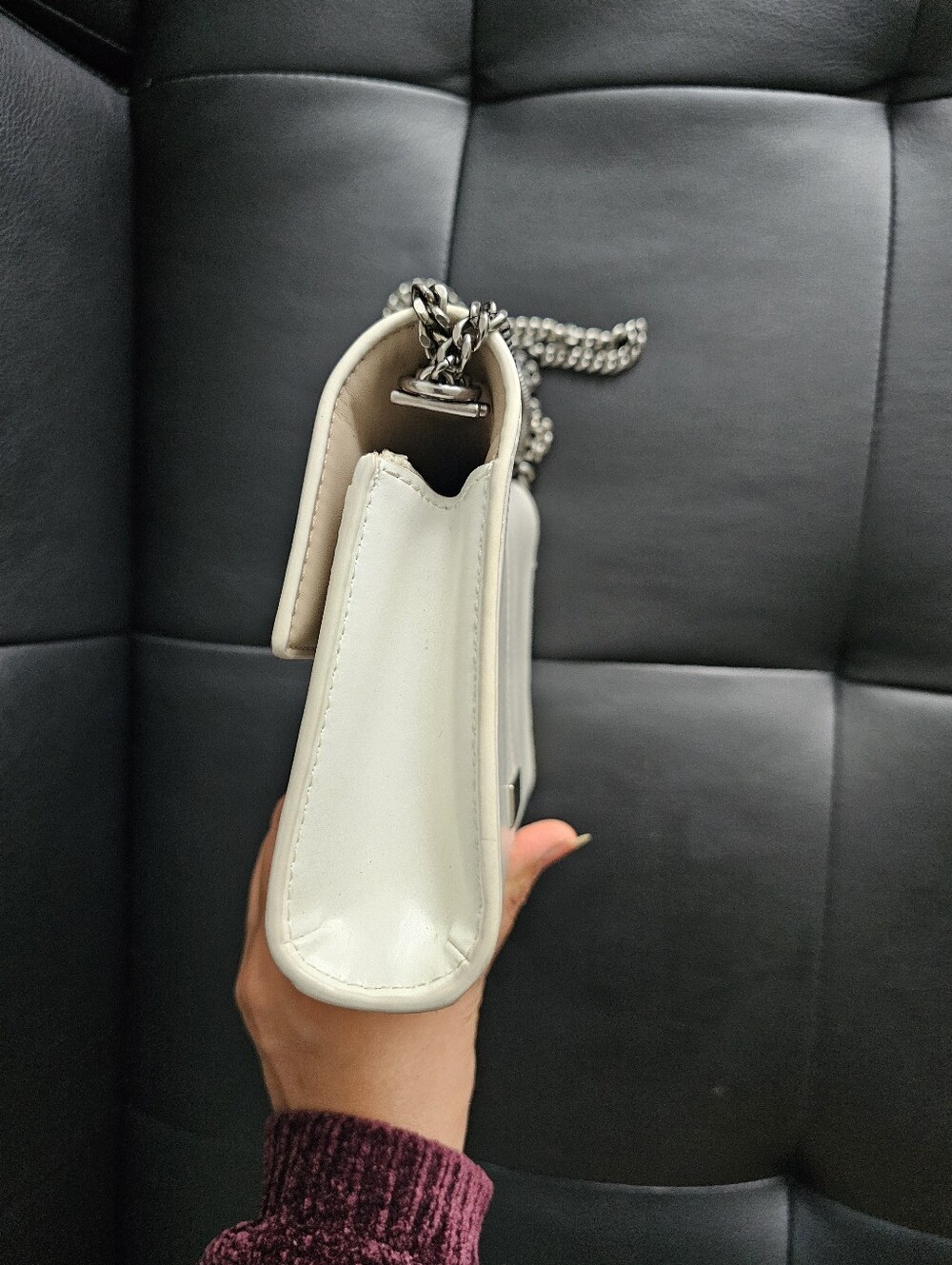 Authentic Marc Jacobs Elegant Shoulder Bag with Chain Strap - Picture 5 of 16